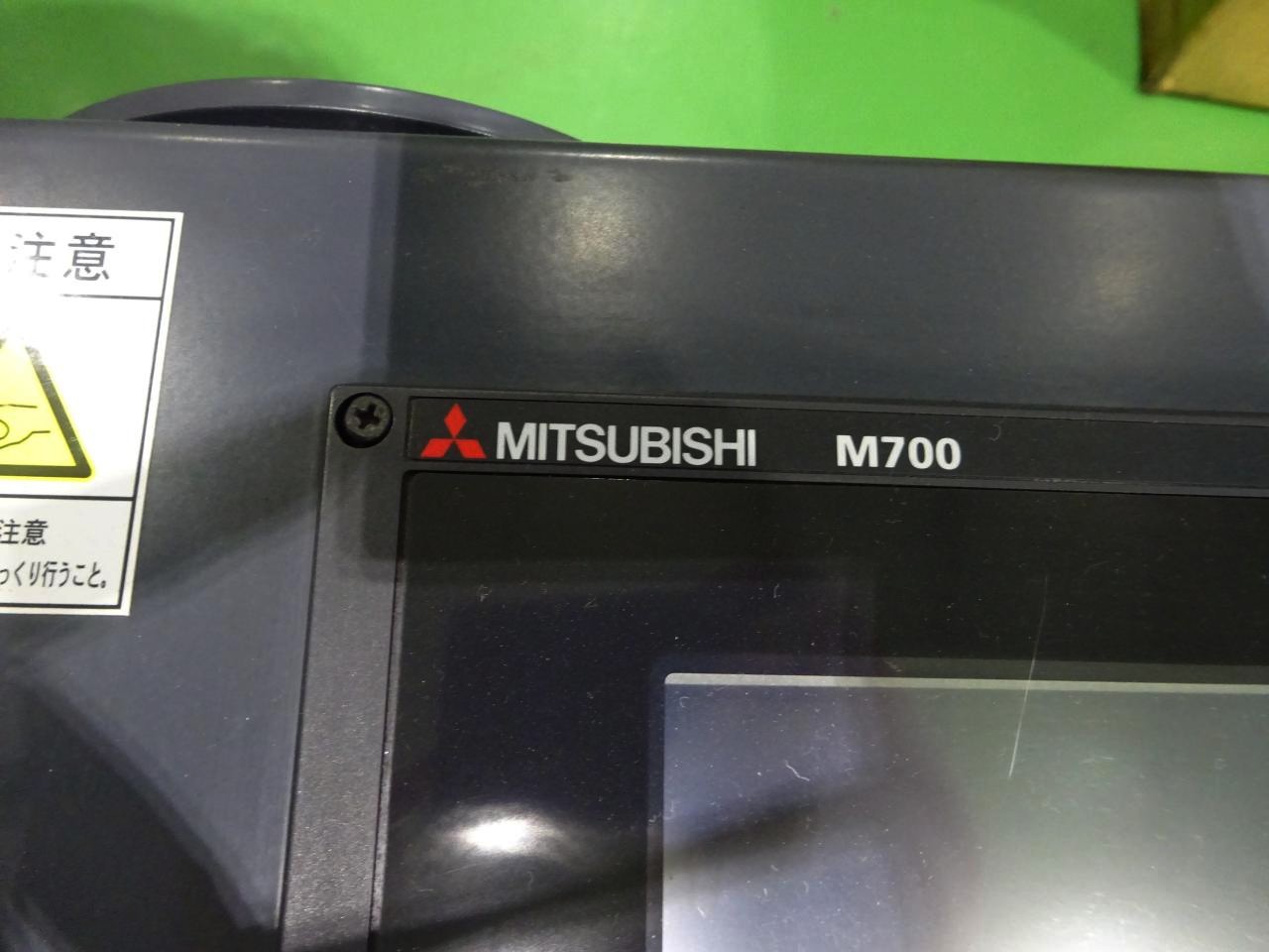 ML3015HVⅡ-R-32XPのNC操作盤・メーカーロゴ表示
