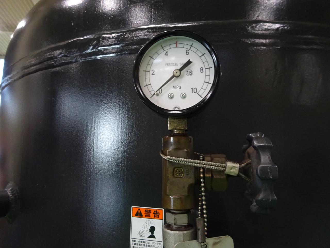 窒素エアータンクのメーター部