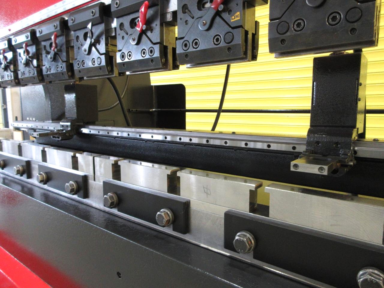 FBDⅢ-1253NTのバックゲージ突き当て