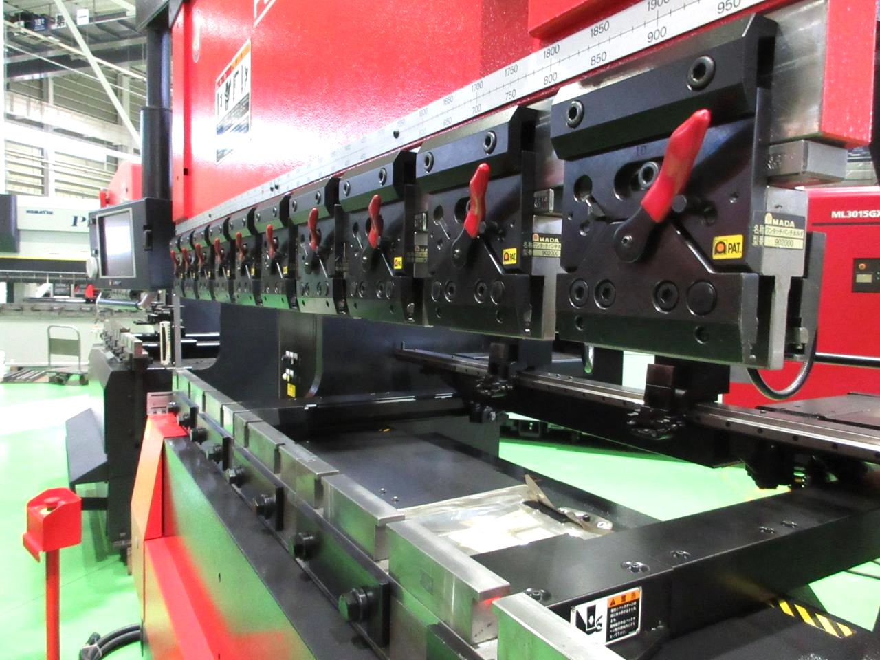 FBDⅢ-8020NTの中間板・ダイホルダー