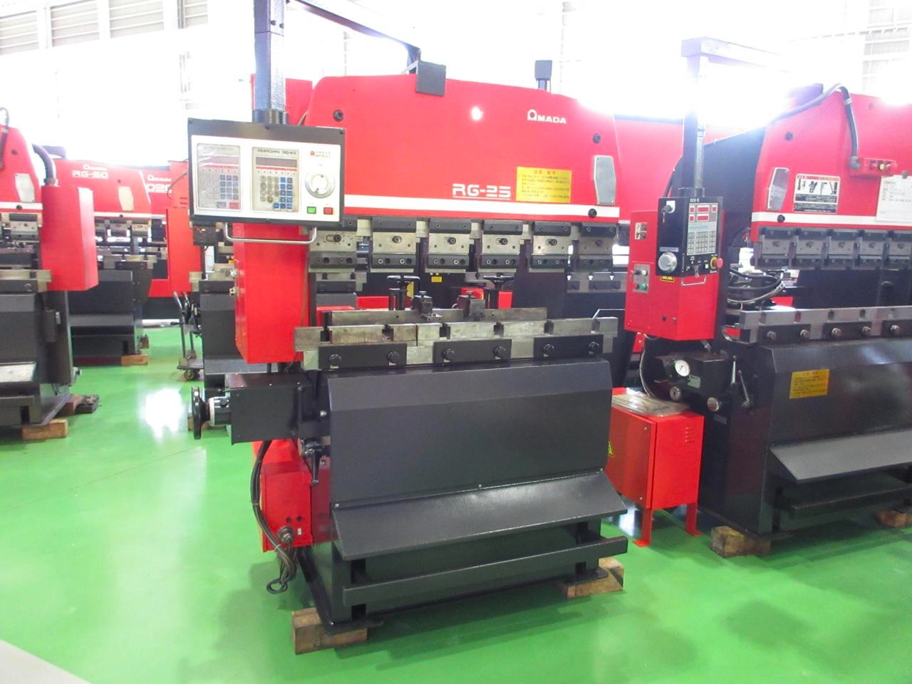 RG-25全体正面左から