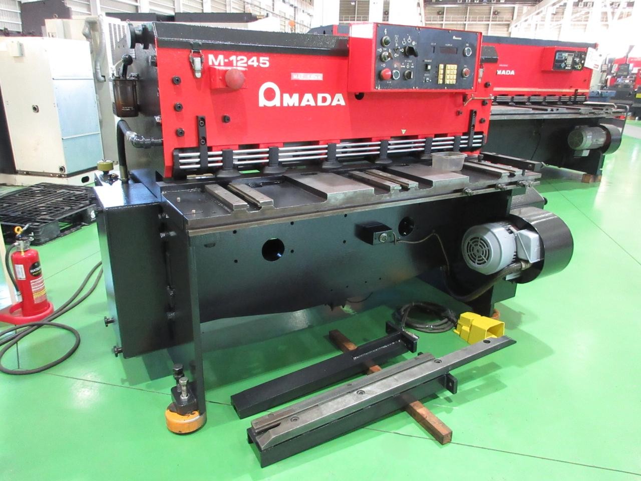 M-1245正面左から