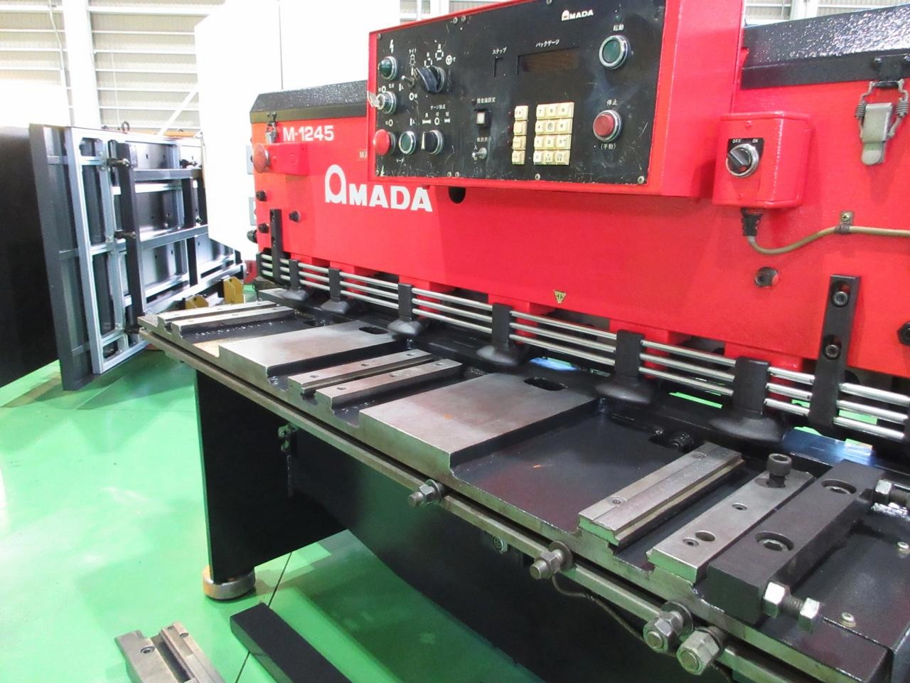 M-1245のテーブル