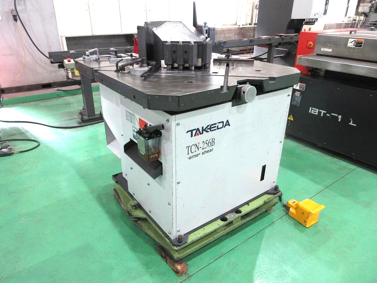 TCN-256B正面左から