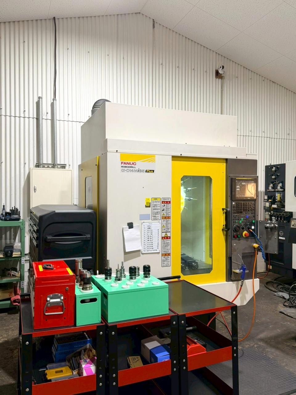 α-D14MiB5 Plus本体正面斜めから