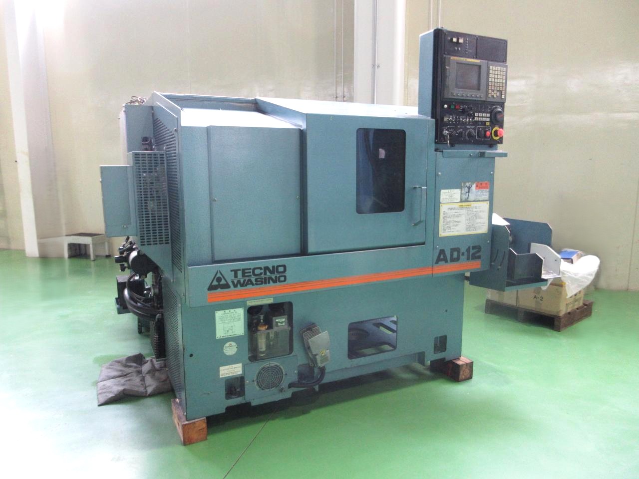 AD-12全体正面左から（扉閉）