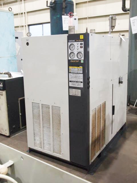 RAX75F本体正面右から