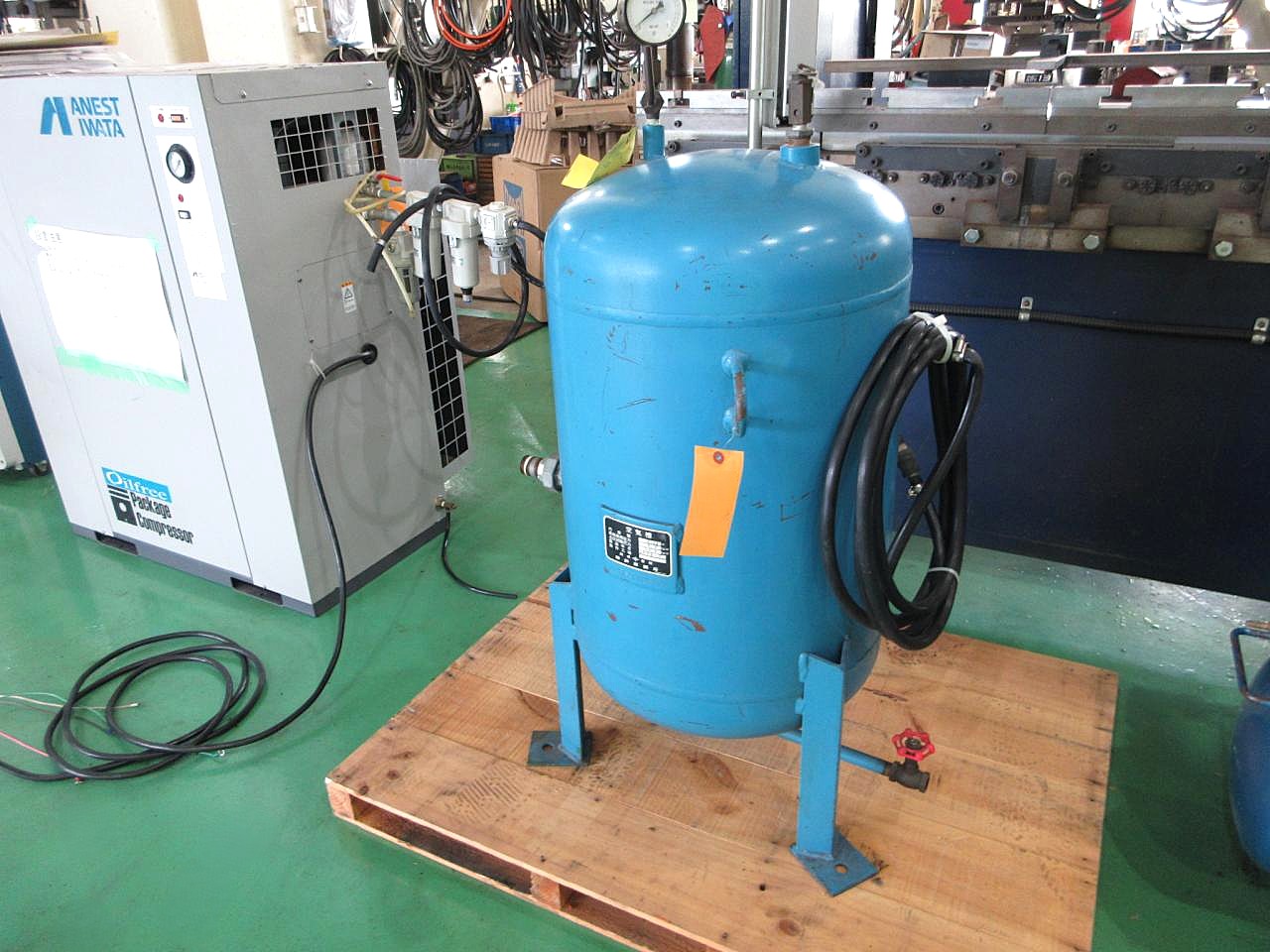 エアータンク右から