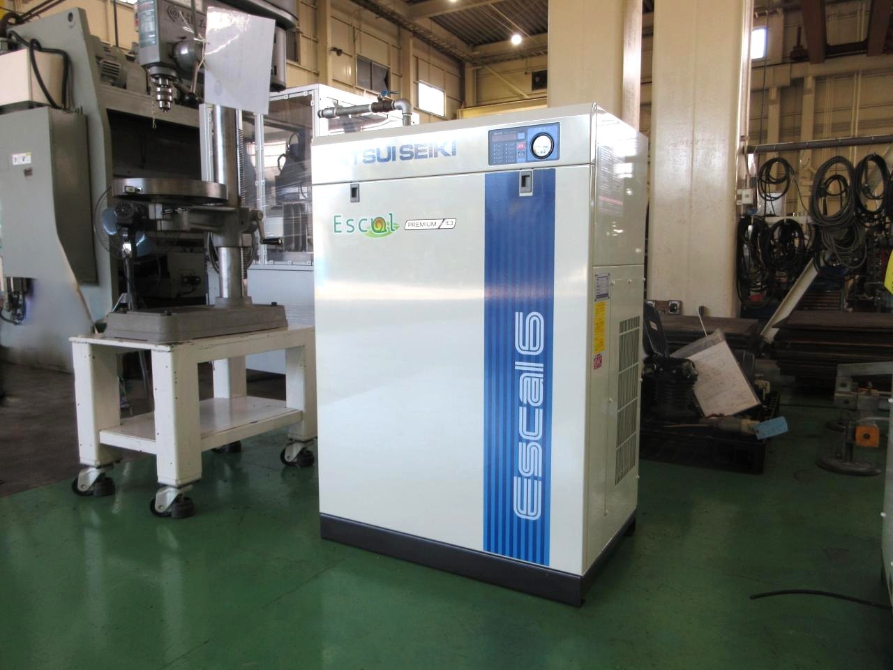ESCAL66A2-R正面右から