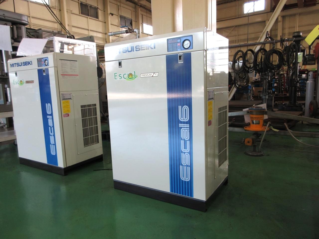 ESCAL66A2-R正面右から