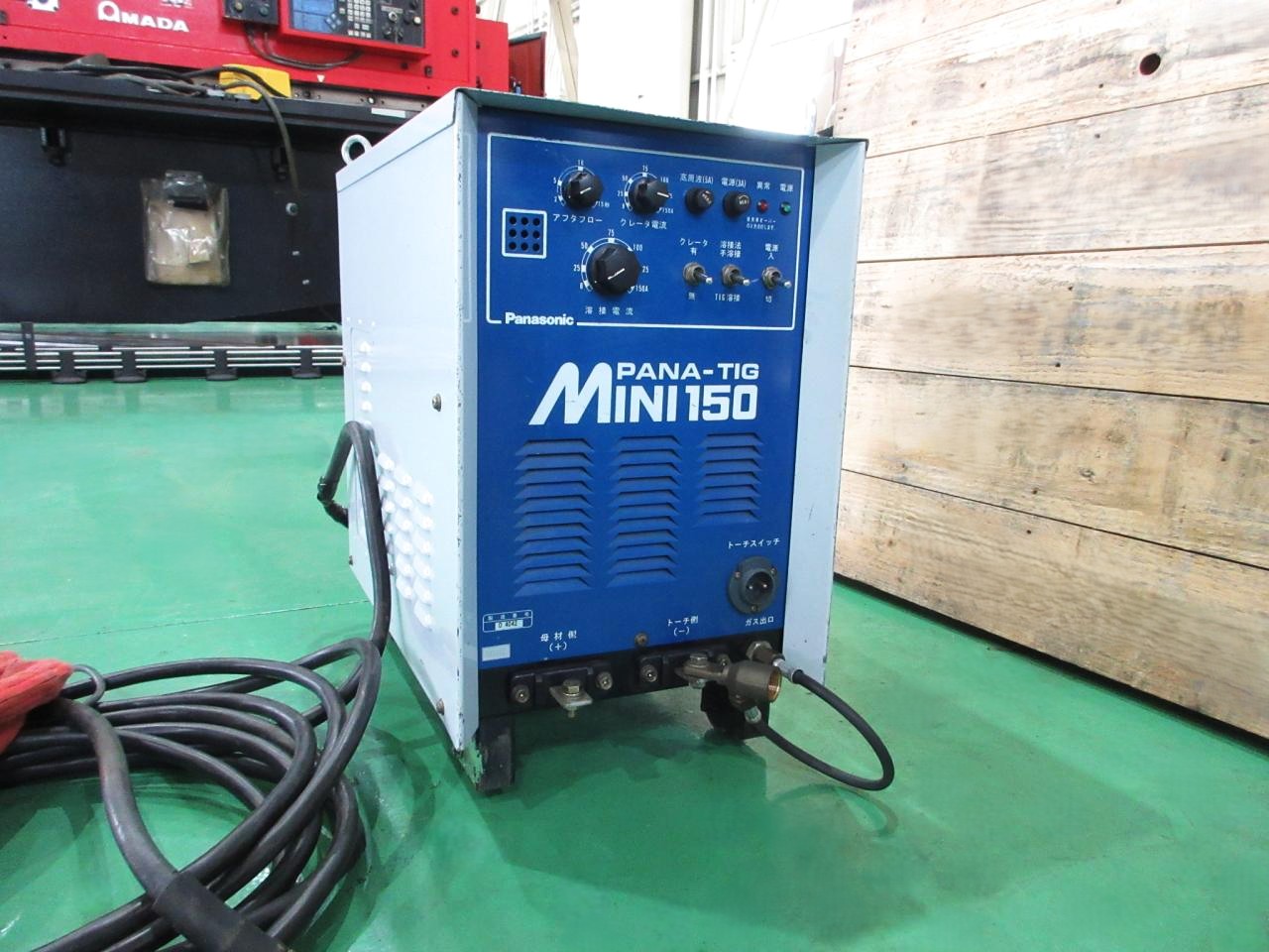 PANA-TIG MINI150本体正面左から
