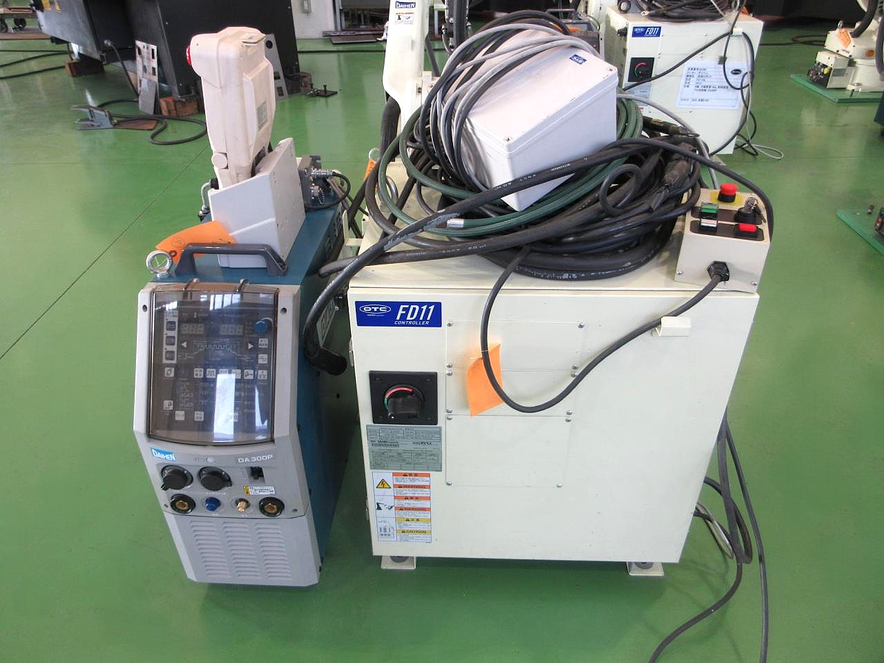 FD-V6Lの制御盤・溶接機